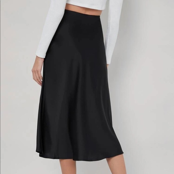 Black midi satin skirt - Picture 2 of 2